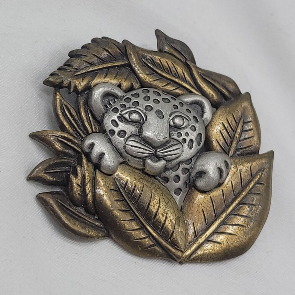 JJ Vintage Leopard Jungle Brooch Pin Pewter Brass Leaf Design Animal Jewelry - Picture 6 of 9
